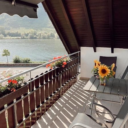 Ferienwohnung Moselflair Mit Direktem Blick Auf Die Mosel Und Weinberge Oberfell 외부 사진